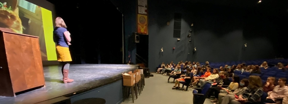 Guest Author, Ann Braden , presents at Golden Dome Book Award Event